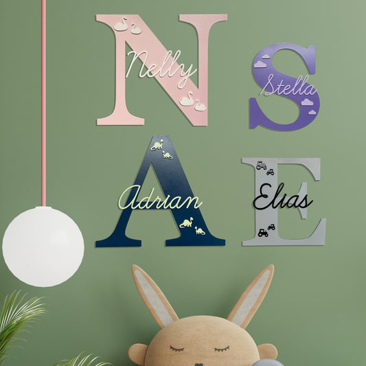 Dekorativa Bokstäver med Figurer